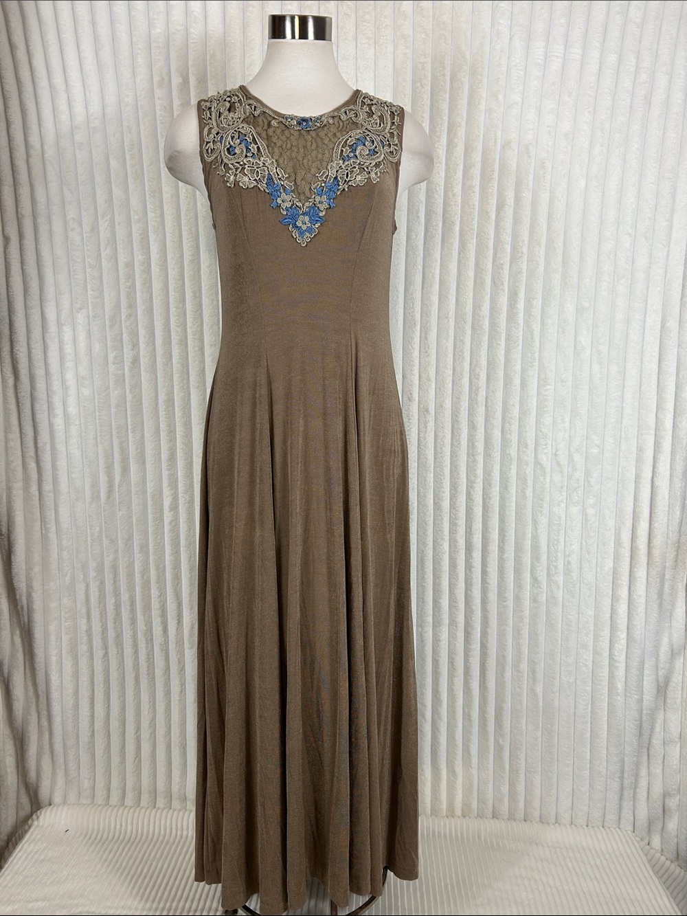 Vintage 80s/90s sleeveless fit flare, lace trim, maxi dress sz M  regencycore
